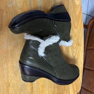JBU by Jambu bootie green size 9 w box